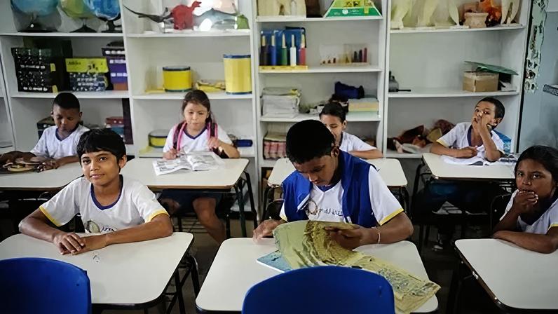 Levantamento abrange dados sobre escolas, gestores, turmas e o perfil dos alunos
