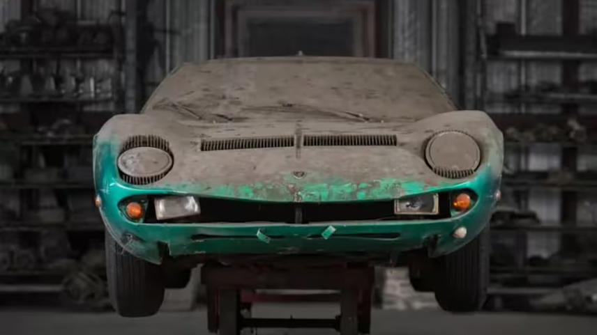 Lamborghini rara, esquecida por 40 anos, é descoberta em depósito abandonado