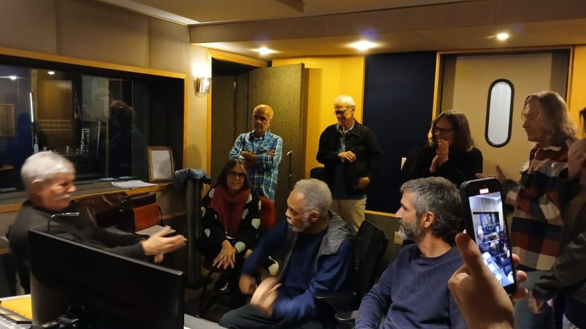 Gil no estúdio de gravações para o projeto em homenagem a João Donato (Foto: Divulgação)