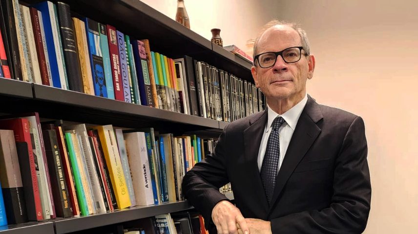 Professor americano Michael Miklaucic, da Universidade de Chicago, coordenador da Cátedra Oswaldo Aranha de Segurança e Defesa da USP (Foto: Divulgação/Esem-USP)