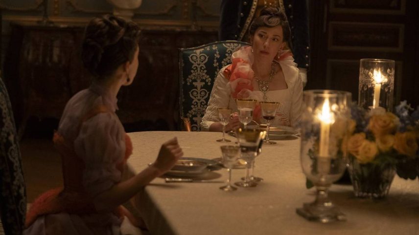 Um jantarzinho em família na casa dos Russells, de 'A Idade Dourada', da HBO (Foto: Divulgação)