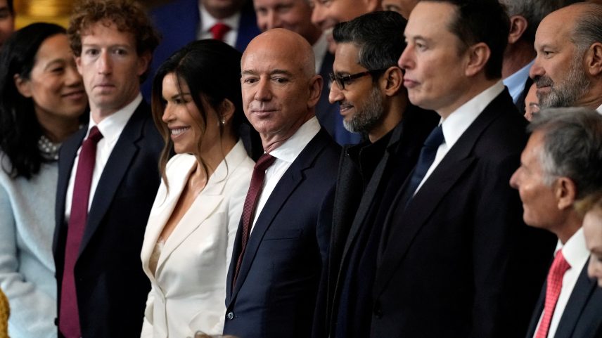 Mark Zuckerberg (Meta), Jeff Bezos (Amazon), Sundar Pichai (Google) e Elon Musk (X e Tesla) presentes na cerimônia de posse de Donald Trump (Foto: Julia Demaree Nikhinson/via REUTERS)