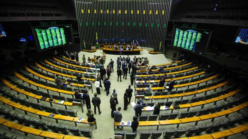 Sessão da Câmara vota projeto que cancela decreto do governo que elevou o IOF (Foto: Brenno Carvalho / Agência O Globo)