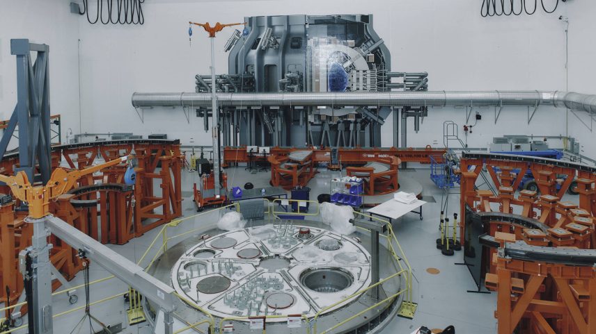 Máquina tokamak, de formato circular, é a aposta da Commenwealth Fusion Systems para gerar energia a partir da fusão nuclear (Foto: Tony Luong/The Washington Post)