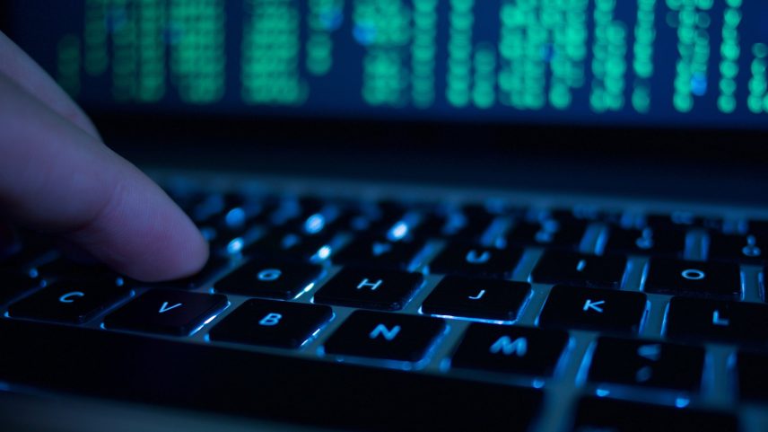 Plataformas como Google e YouTube estão entre as mais afetadas (Foto: Oliver Nicolaas Ponder / EyeEm/Getty Images)