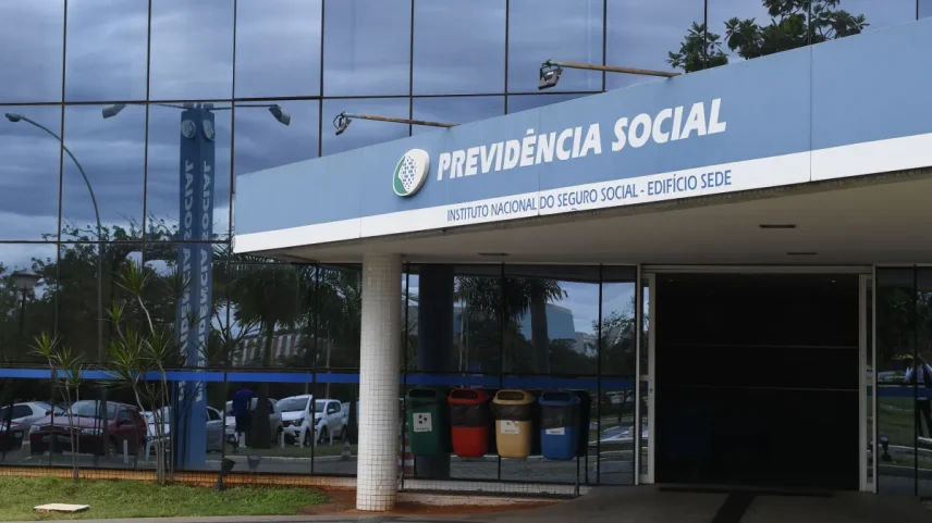 Justiça anula relatório que embasou investigação da “farra do INSS”, mas apurações continuam