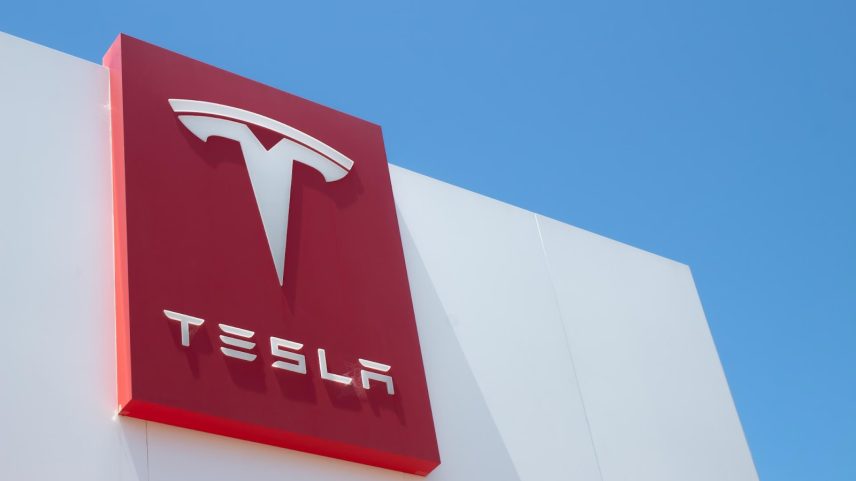 Fachada da Tesla. (Foto: Creative Commons)