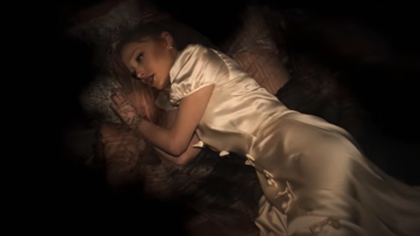 Ariana Grande passeia por um sonho no clipe de "twilight zone"; confira - eternal sunshine (Foto: Reprodução)