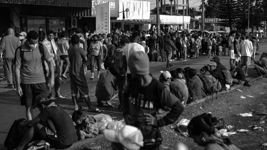 Imigrantes venezuelanos buscam acolhida no Brasil, em Pacaraima (RR) (Foto: Mathilde Missioneiro - 4.set.21/Folhapress)