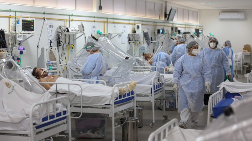 Médicos durante a pandemia de Covid-19 (Foto: AFP)
