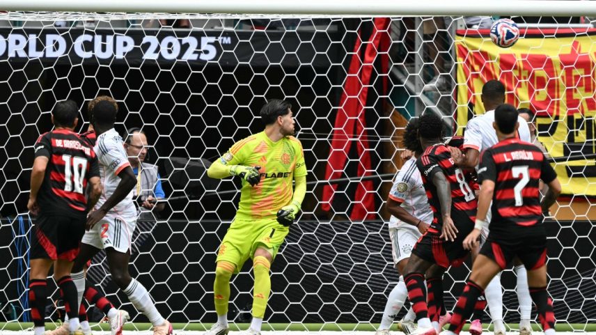 Flamengo sofre primeiro gol do Bayern de Munique (Foto: CHANDAN KHANNA / AFP)