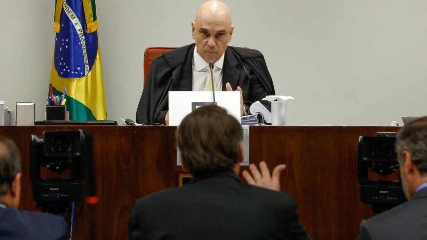 O ex-presidente Jair Bolsonaro ao ser interrogado pelo ministro Alexandre de Moraes na ação da trama golpista (Foto: Pedro Ladeira - 11.jun.2025/Folhapress)