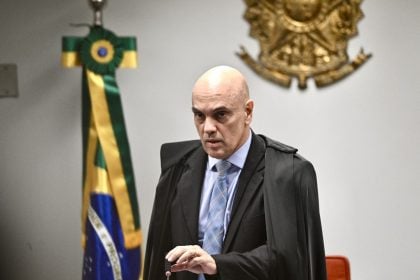 O ministro Alexandre de Moraes conduz os interrogatórios da ação do golpe. (Foto: EVARISTO SA / AFP)