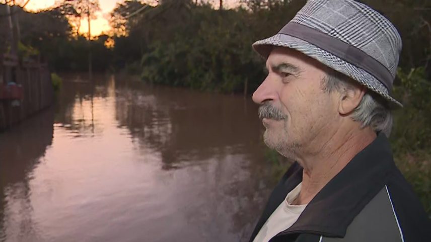 Pedro de Oliveira, morador das ilhas de Porto Alegre (Foto: Reprodução/ RBS TV)