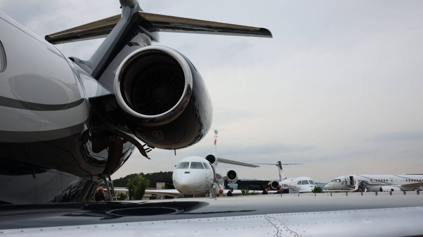 Aviões em exposição no Catarina Aviation Show, em São Roque, interior de SP (Foto: Zanone Fraissat - 5.jun.2025/Folhapress)