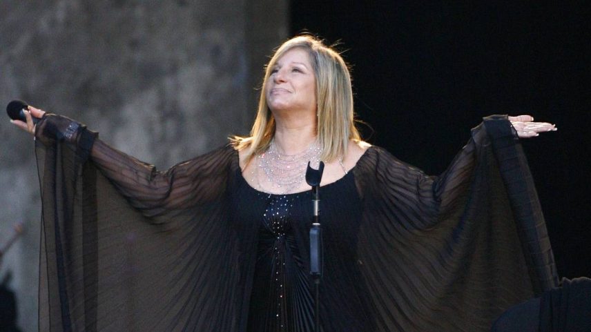 Barbra Streisand se apresenta em Berlim, em 2007 (Foto: Tobias Schwarz/Reuters)