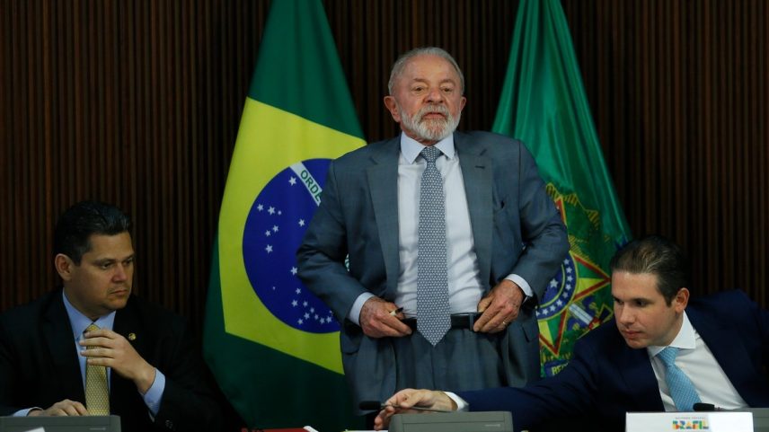 Lula e Davi Alcolumbre (Foto: Cristiano Mariz/Agência O Globo)