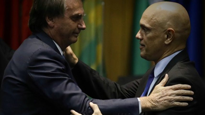 Ex-presidente Jair Bolsonaro e o ministro Alexandre de Moraes, do STF — Foto: Cristiano Mariz/Agência O Globo/19-05-2022