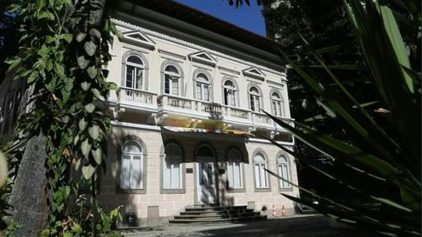 O casarão onde funcionava o Bennett, na Rua Marquês de Abrantes, no Flamengo, será preservado no projeto do residencial que será erguido no local (Foto: Reprodução)