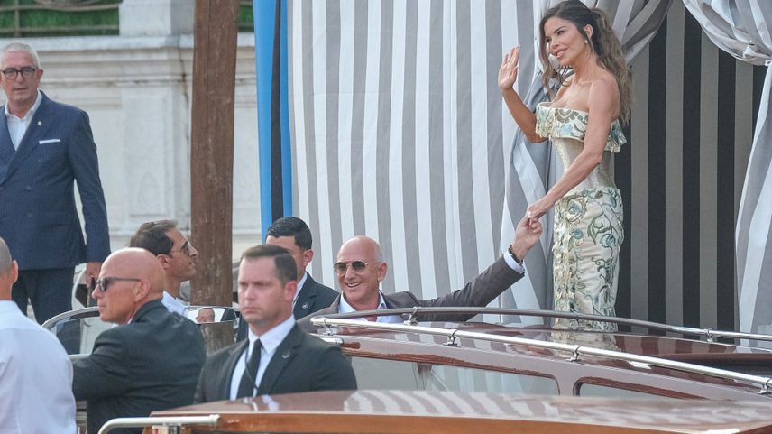 Feff Bezzos e Lauren Sánchez na festa de boas-vindas do casamento, em Veneza — Foto: Getty Images