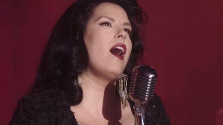 Faleceu esta semana, aos 57 anos, a cantora americana Rebekah Del Rio, famosa por sua apresentação no filme Cidade dos Sonhos, de David Lynch (Foto: Reprodução)