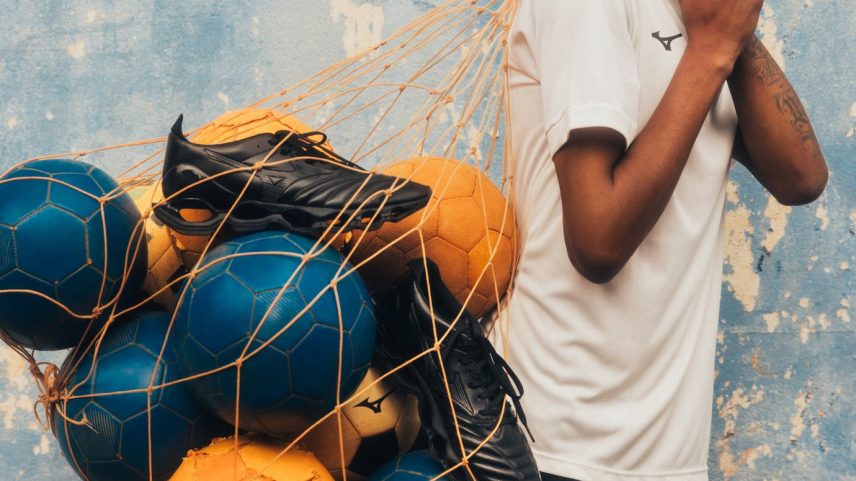 Mizuno: homenagem ao futebol raiz com o modelo Prophecy Morelia (Foto: Divulgação)