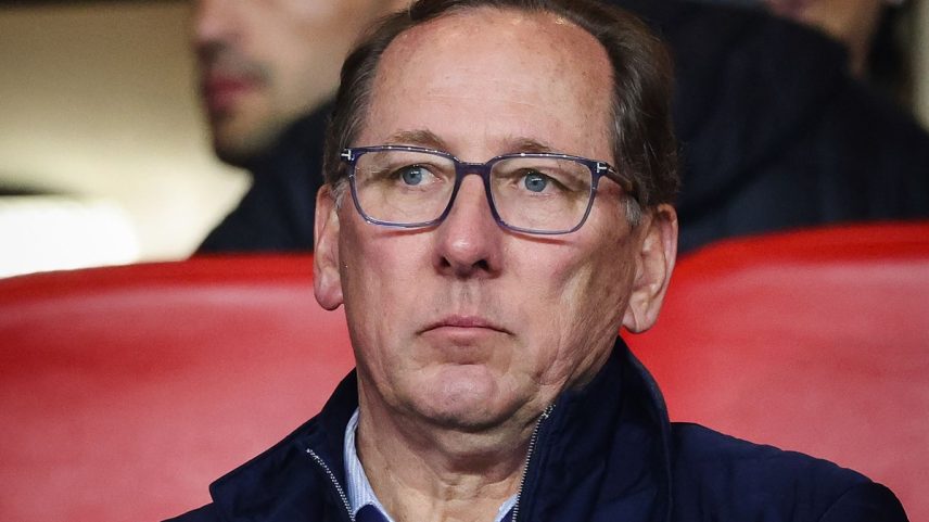 John Textor tem tido diversas dores de cabeça na administração do Lyon (Foto: CLEMENT MAHOUDEAU / AFP)