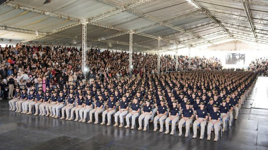 Mais de 600 novos policiais rodoviários federais concluíram o curso de formação na última segunda-feira, em Florianópolis (SC) (Foto: PRF/Divulgação)