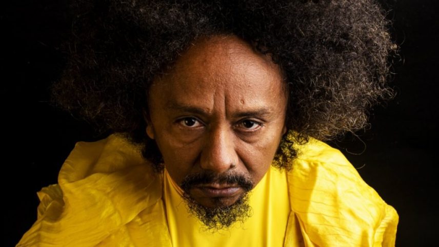 Chico César: releitura sinfônica de seus clássicos para o projeto "Te Vejo no Palco" (Foto: Cultura em Casa/Divulgação)