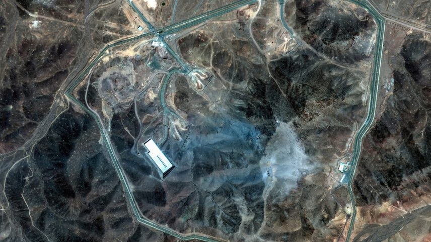 Danos na instalação de enriquecimento de Fordo, no Irã, após os bombardeios dos EUA, em 22 de junho de 2025 — Foto: Maxar Technologies via The New York Times