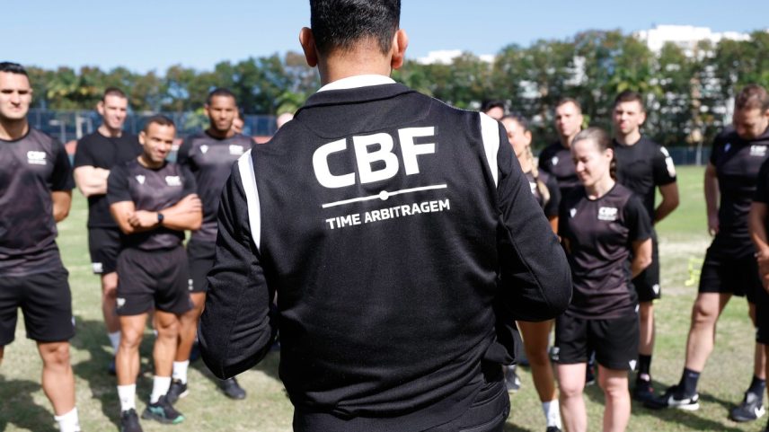 CBF faz sessão de treinamento com árbitras e árbitros brasileiros (Foto: rafaelribeirorio/CBF/Divulgação)