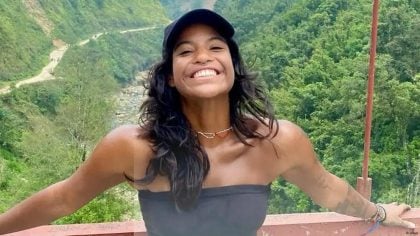 A publicitária Juliana Marins, de 26 anos, expressou cansaço antes de cair num ponto desafiador do Monte Rinjani. (Foto: privat)