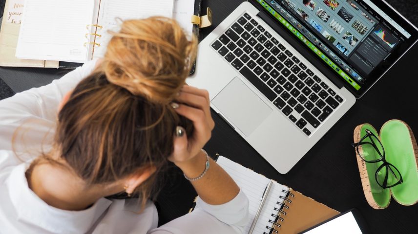 Burnout e depressão estão relacionados com estresse no trabalho. (Foto: Pexels)