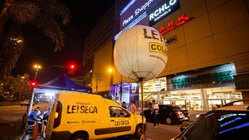 Base da Lei Seca em frente ao Plaza Shopping, no Centro: programa deve ganhar novidades ainda este ano (Foto: Divulgação/Magno Segllia)