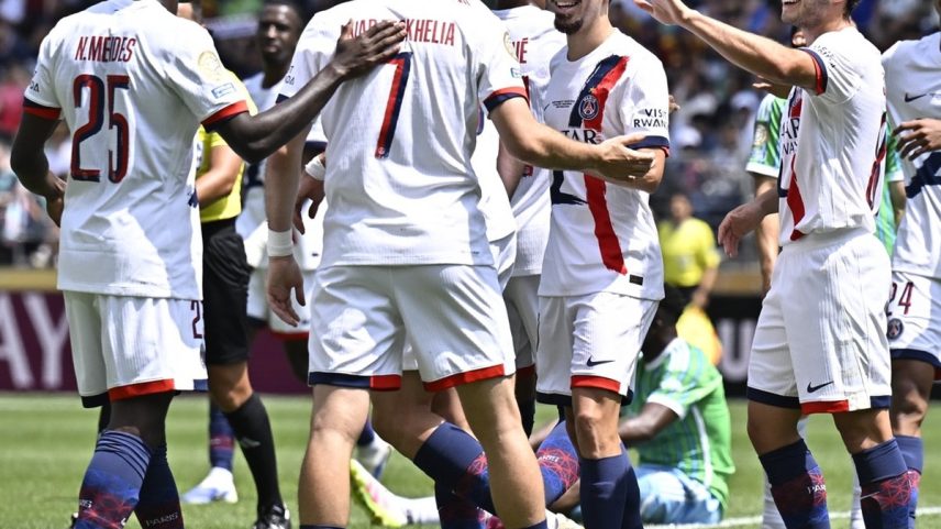 Kvara faz gol no primeiro tempo (Foto: Reprodução / PSG)