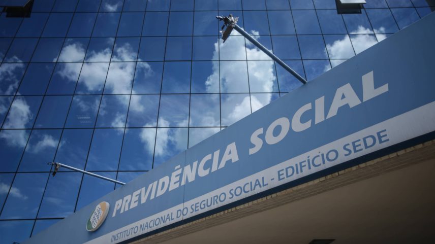 Sede do INSS em Brasília; mudanças no BPC podem afetar as contas públicas (Foto: Gabriela Biló/Folhapress)