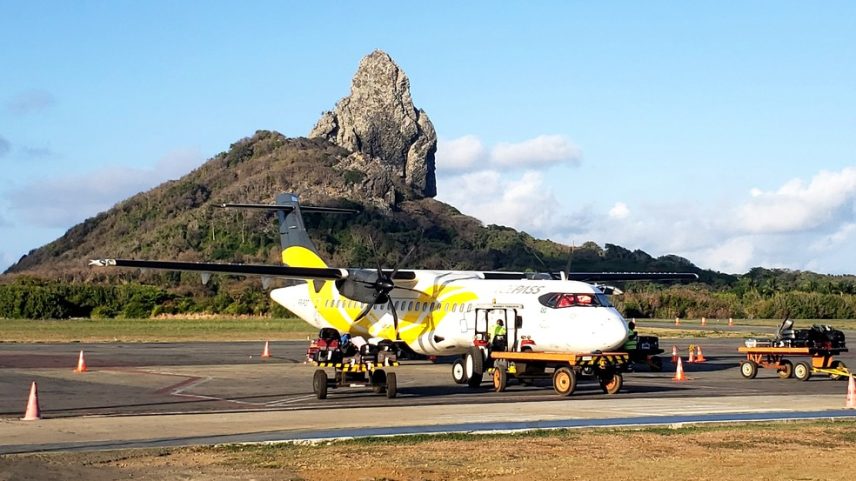 Aeronave da Voepass em Fernando de Noronha (Foto: Ana Clara Marinho/TV Globo)