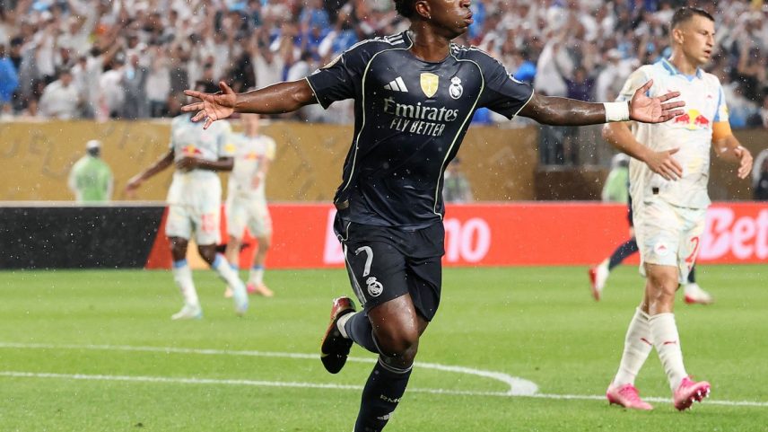 Brasileiro Vinicius Júnior durante confronto contra o Salzburg-AUS (Foto: Francois Nel / GETTY IMAGES NORTH AMERICA / Getty Images via AFP)