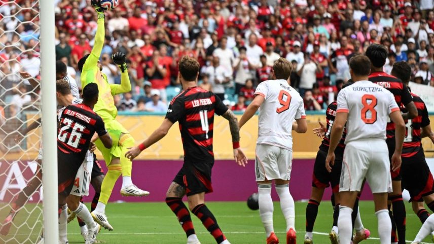 Primeiro gol do Bayern de Munique contra o Flamengo nas oitavas de final do Mundial de Clubes — Foto: PATRICIA DE MELO MOREIRA / AFP