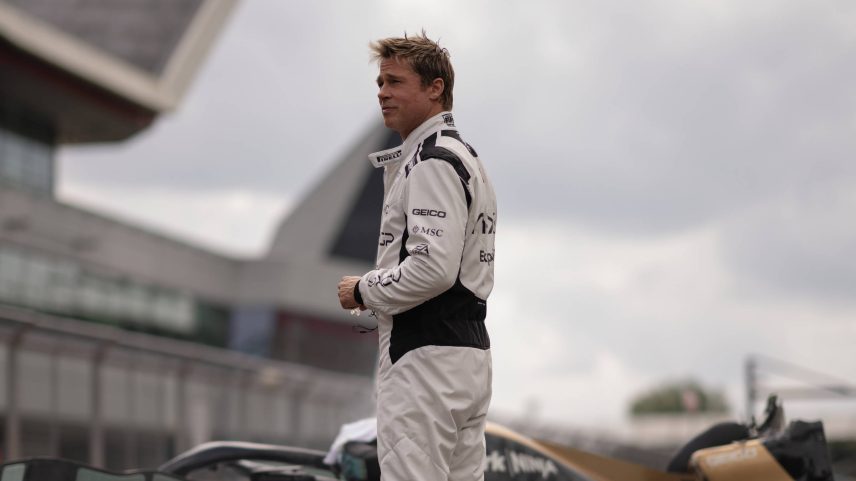 Brad Pitt em cena de 'F1: O Filme', dirigido por Joseph Kosinski (Foto: Divulgação)