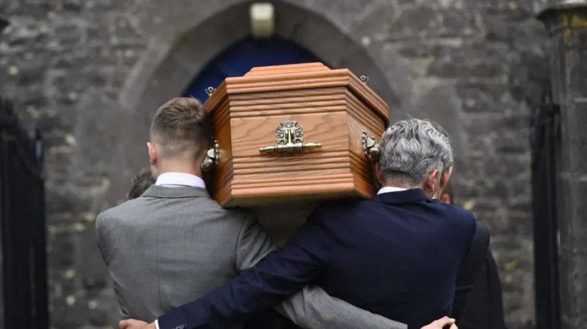 O funeral do Lorde Henry Mount Charles ocorreu na Igreja de Irlanda de São Patrício em Slane, no Condado de Meath (Foto: PA Media)
