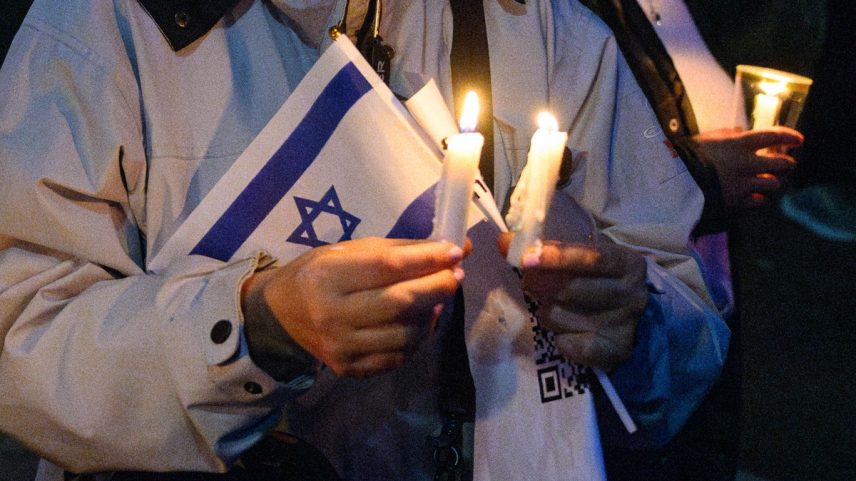 Ato contra o antissemitismo após atentado que matou dois funcionários da embaixada israelense em Washington (Foto: Mandel Ngan/AFP)