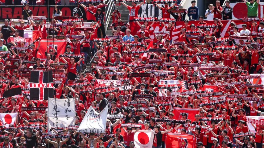 Torcida do Urawa Red chamou a atenção na estreia contra o River Plate (Foto: Buda Mendes / GETTY IMAGES NORTH AMERICA / Getty Images via AFP)