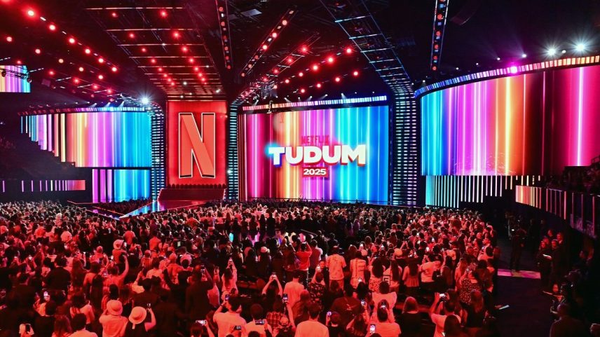 O Tudum 2025 diante de uma plateia entusiasmada. (Foto: Netflix/Festival Tudum)