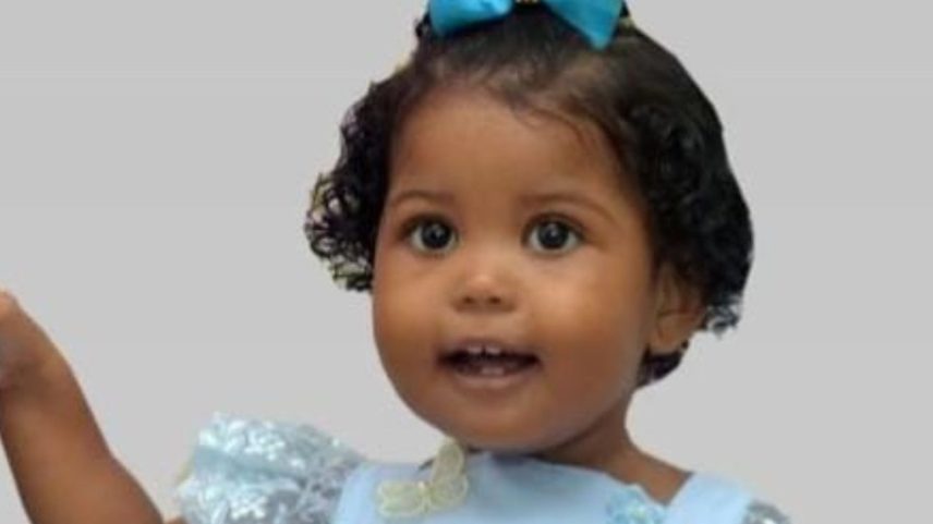 Layla Sofia Menezes, de um ano e 11 meses, foi morta com um tiro na cabeça em Areia Branca (Foto: Arquivo Pessoal)