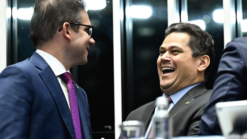 Deputado Hugo Motta e o senador Davi Alcolumbre no encerramento do 11º Fórum Parlamentar do Brics (Foto: Andressa Anholete/Agência Senado/5-6-2025)