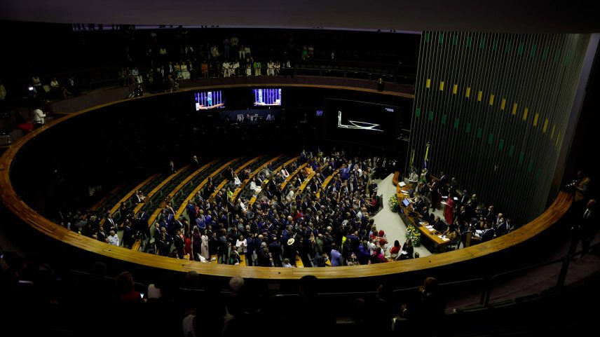 Sessão de posse dos deputados federais eleitos na Câmara. O então presidente da Casa, Arthur Lira (PP-AL), presidia a sessão (Foto: Pedro Ladeira/Folhapress)