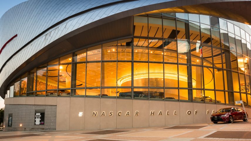 Hall da Fama da Nascar é localizado em Charlotte, na Carolina do Norte, e chama atenção pela estrutura (Foto: Pgiam/Getty Images)