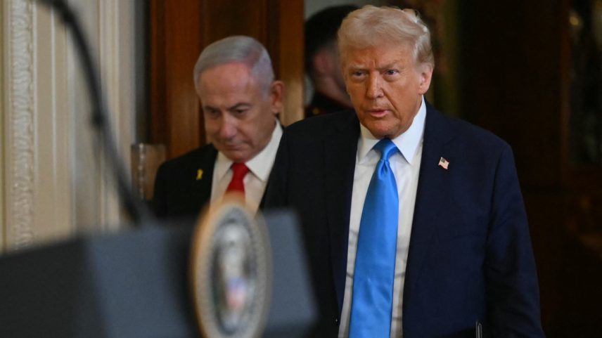 O presidente dos EUA, Donald Trump, recebe o primeiro-ministro de Israel, Benjamin Netanyahu (Foto: Andrew Caballero-Reynolds)