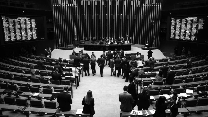 Plenário da Câmara dos Deputados durante sessão de votação do aumento do IOF, em Brasília (DF) (Foto: Pedro Ladeira - 25.jun.25/Folhapress)